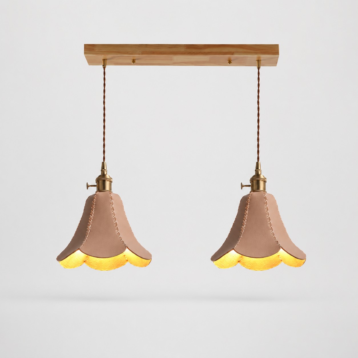Lampada a sospensione a doppio petalo in pelle naturale