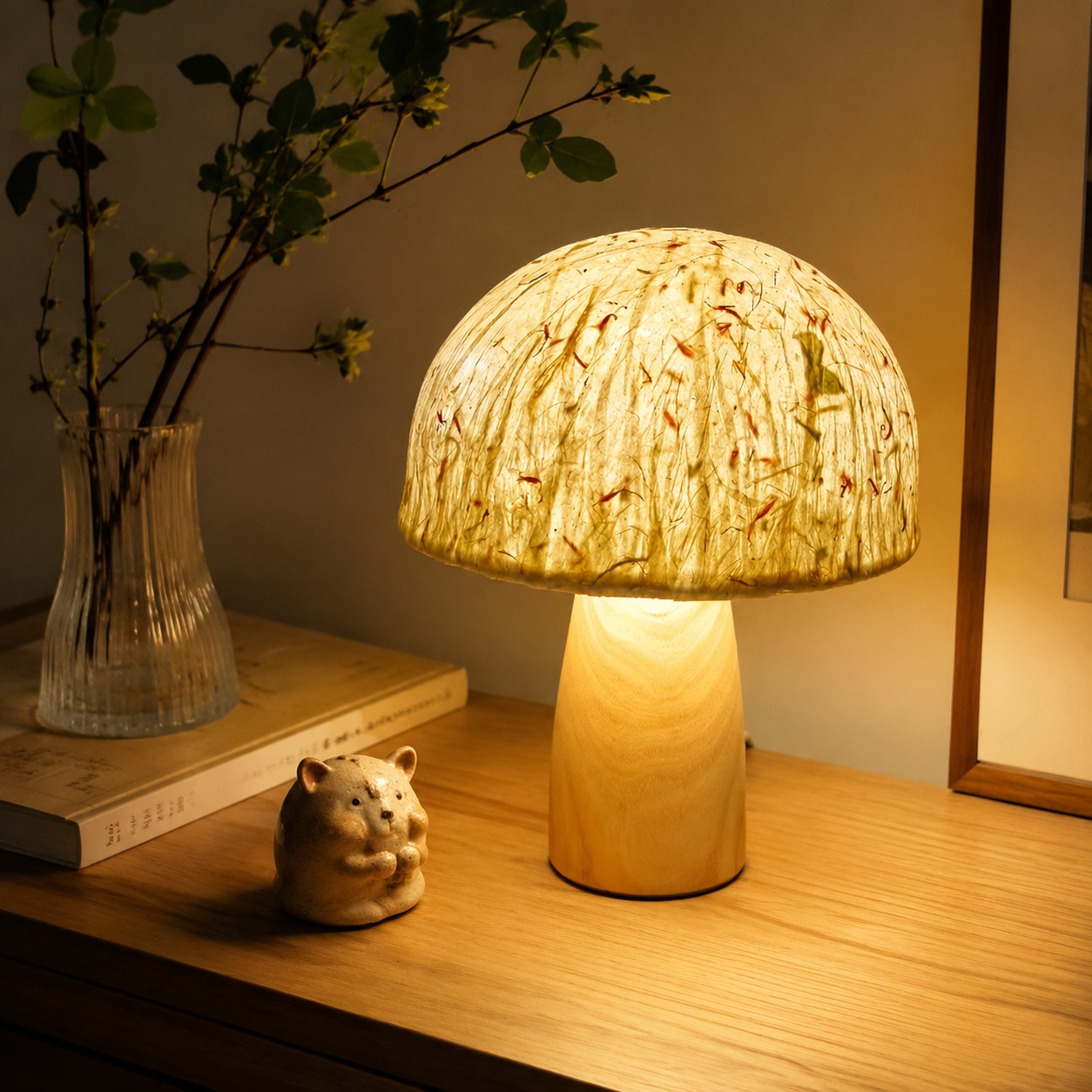 Lampada da tavolo a forma di fungo che illumina un tavolino consolle