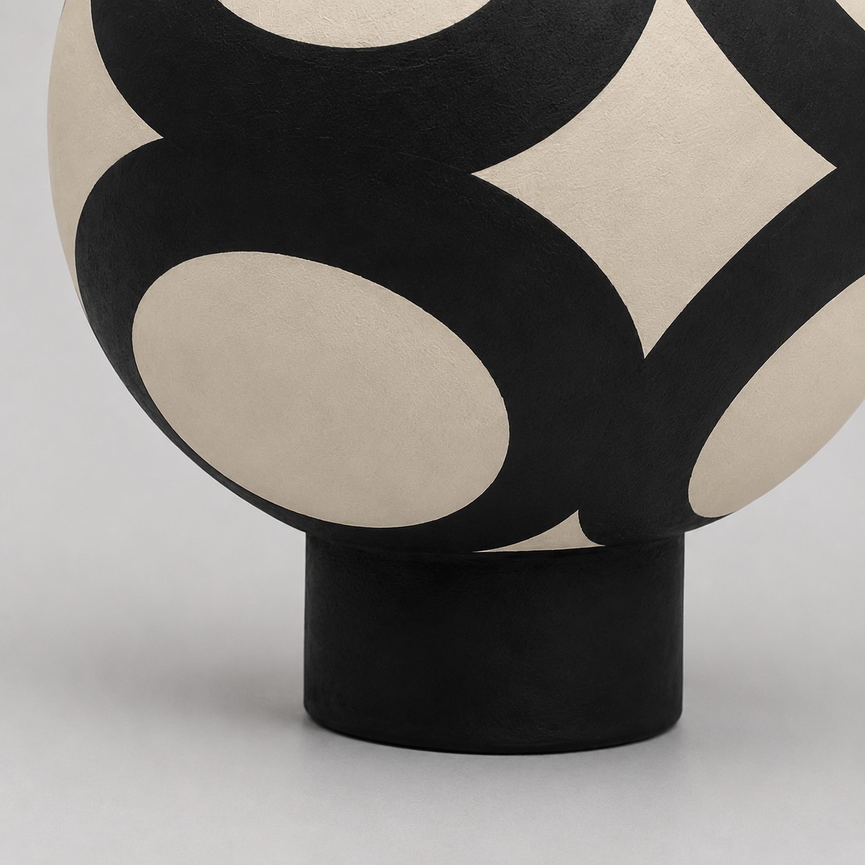 Black base and ceramic body detail