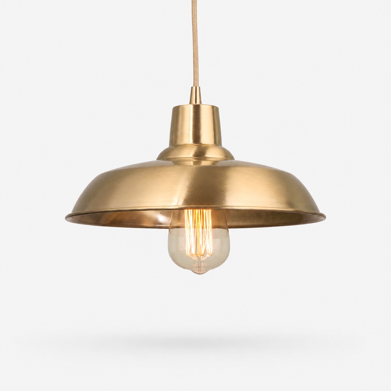 Lampadario a sospensione Deep Dome in ottone