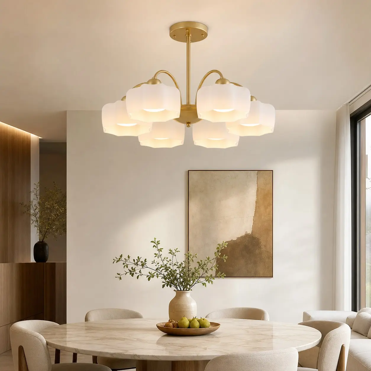 Lustre dourado sobre uma mesa de jantar moderna