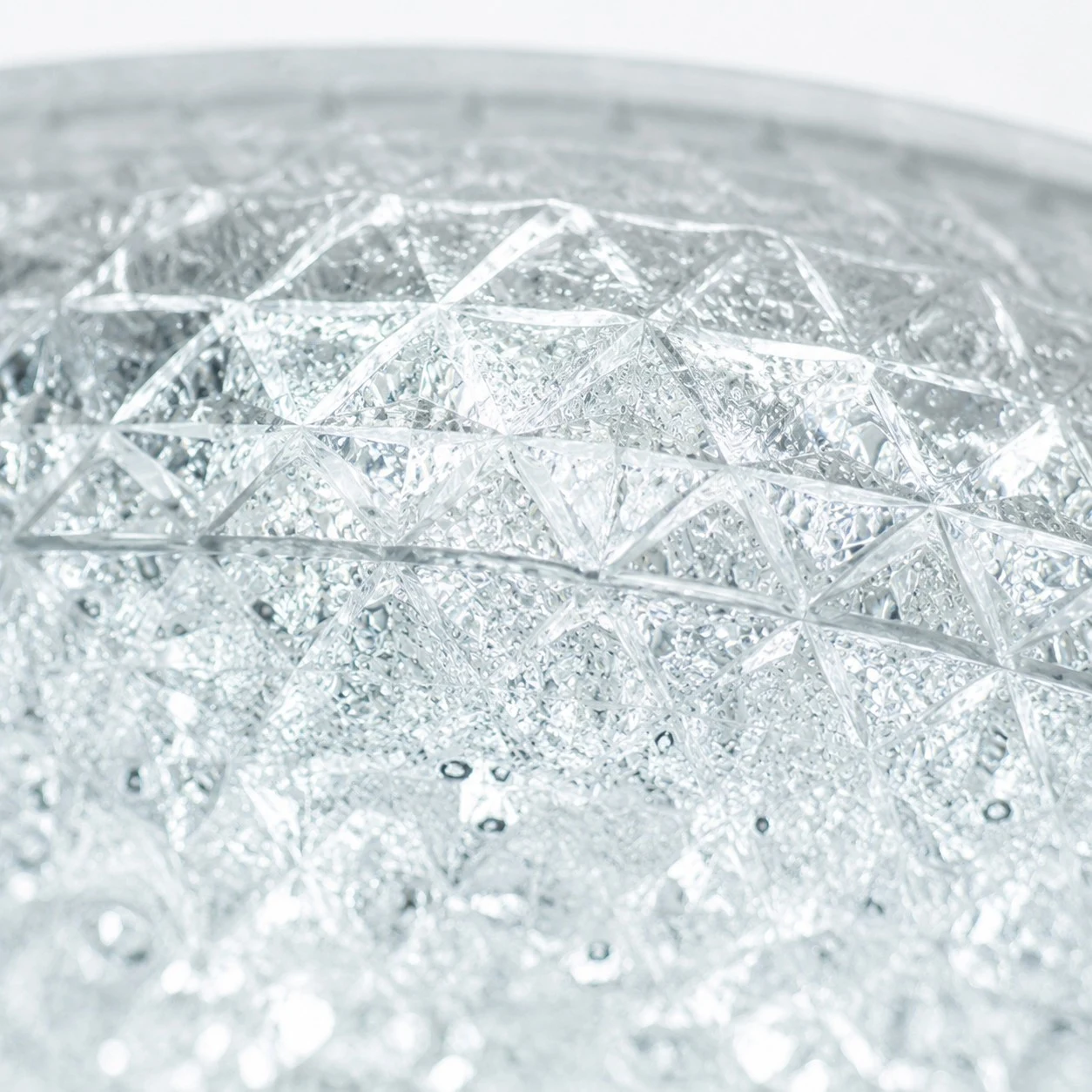 Plafonnier moderne en verre taillé