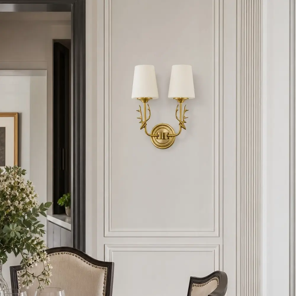Aplique de parede em forma de chifre em um interior elegante