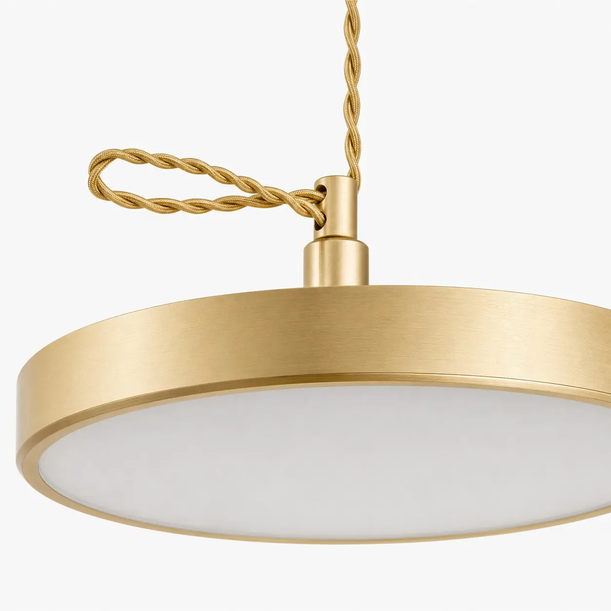Détails du corps de lampe et du cordon de suspension dorés
