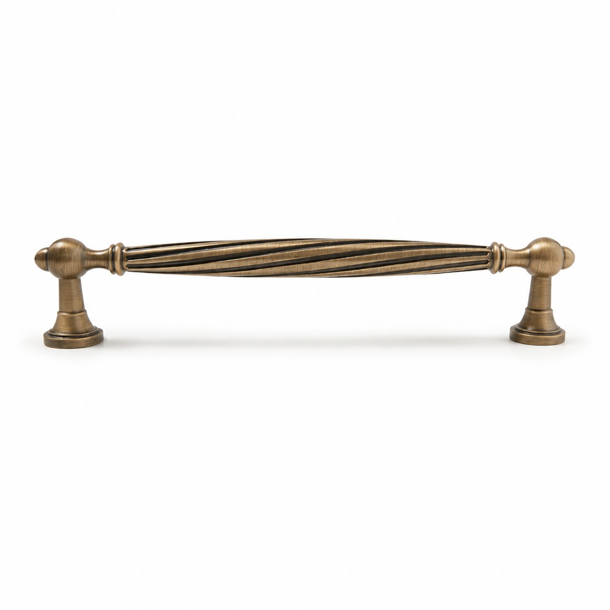 Rukojeť - rozteč otvorů 18 cm / 7,09 palce, 16 cm / 6,30 palce