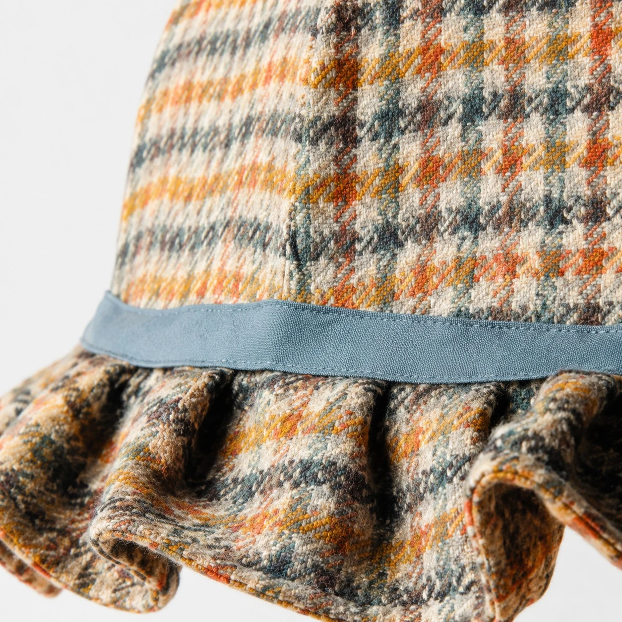Ruffled fabric edge