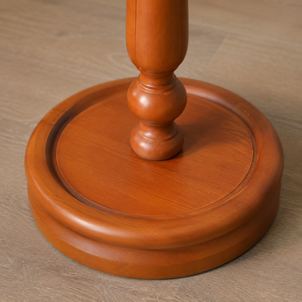 Solid wood lamp body detail