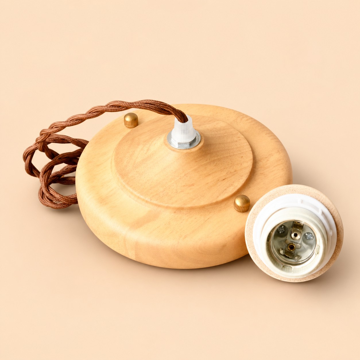 Baldachin aus hellem Holz und Details aus geflochtener Kordel