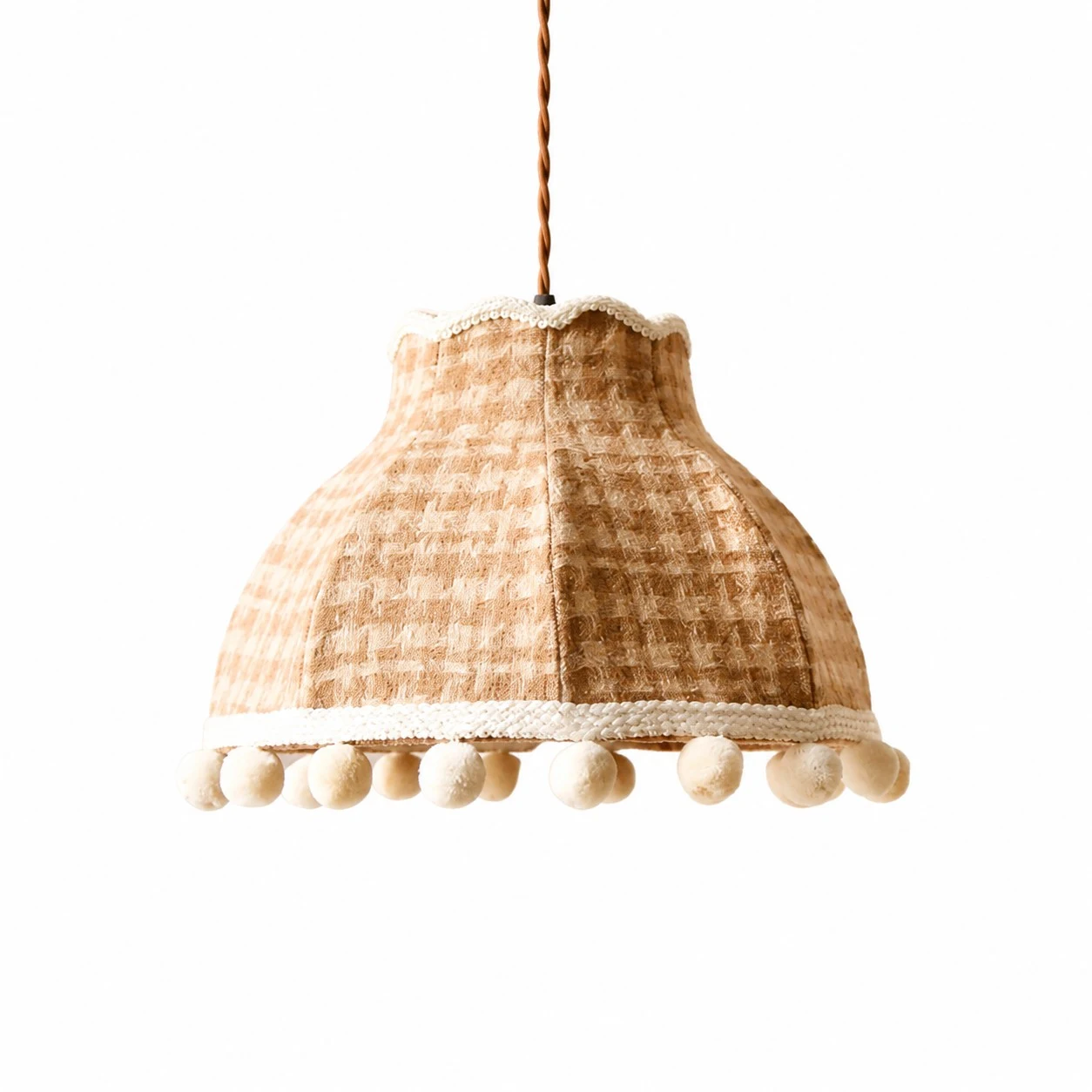 Lampada a sospensione in tessuto color crema con pompon