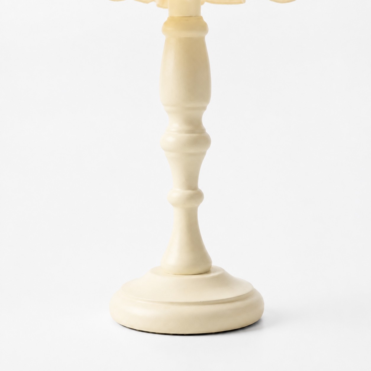 Embroidered Floral Ruffle Table Lamp 3