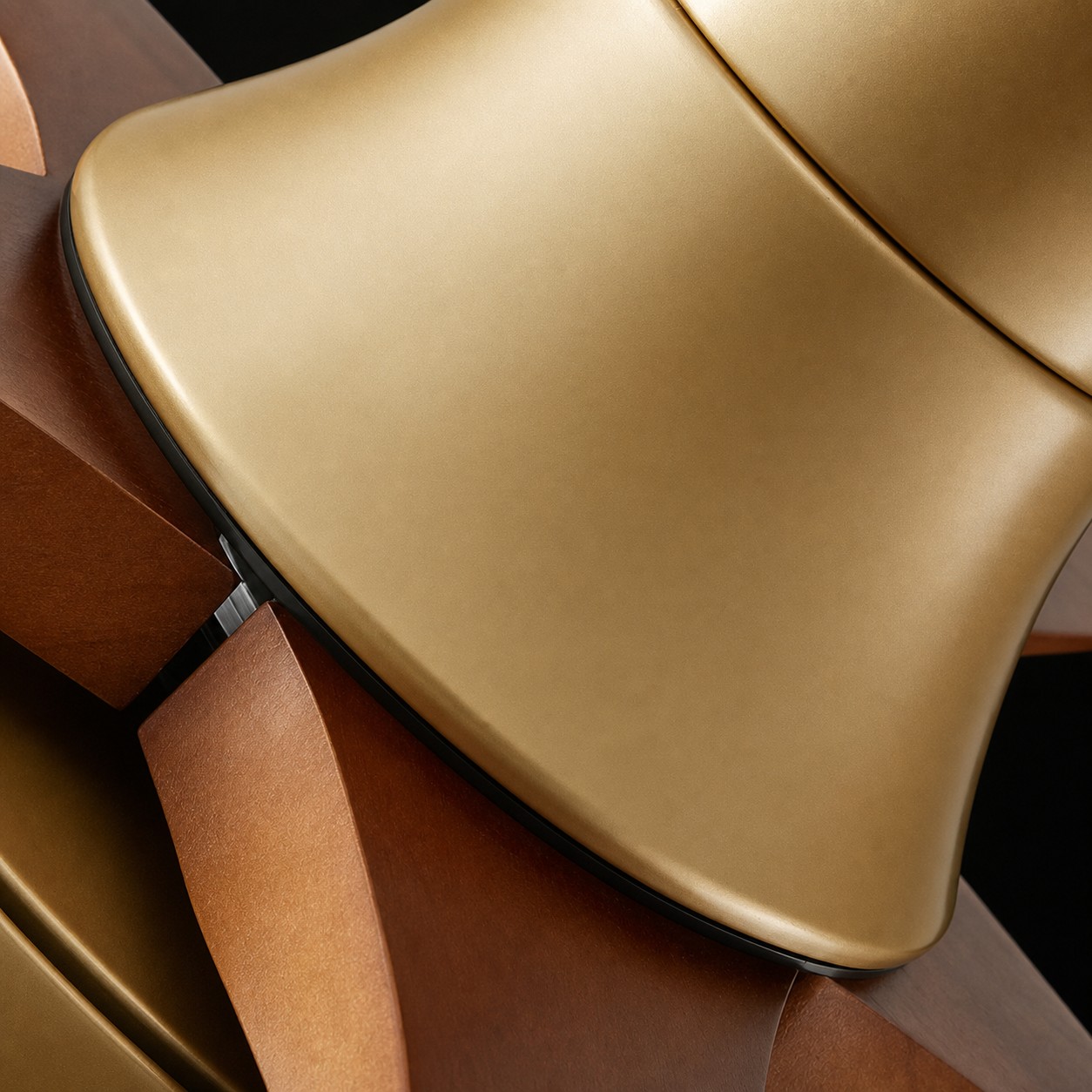 Copper-tone body and acrylic diffuser close up
