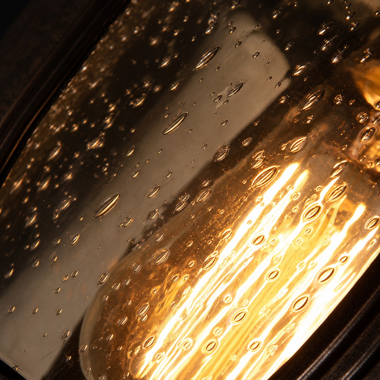 Detailweergave van de open lampvoet en het E27-fittinggedeelte.