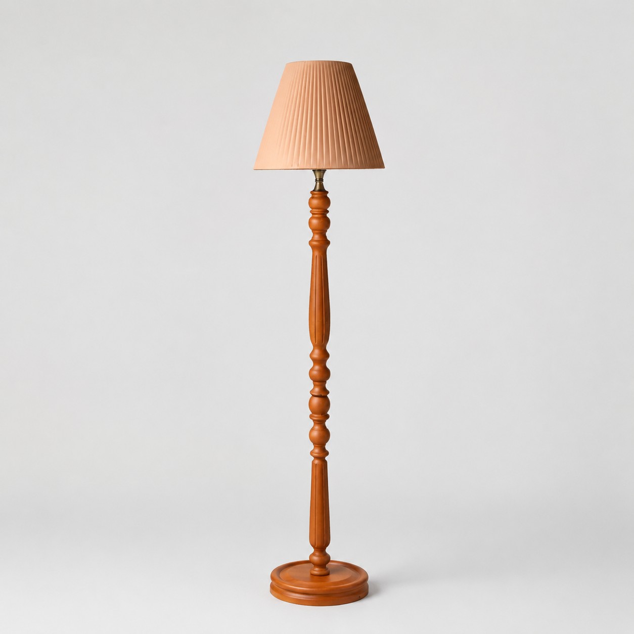 Beige pleated shade without side table