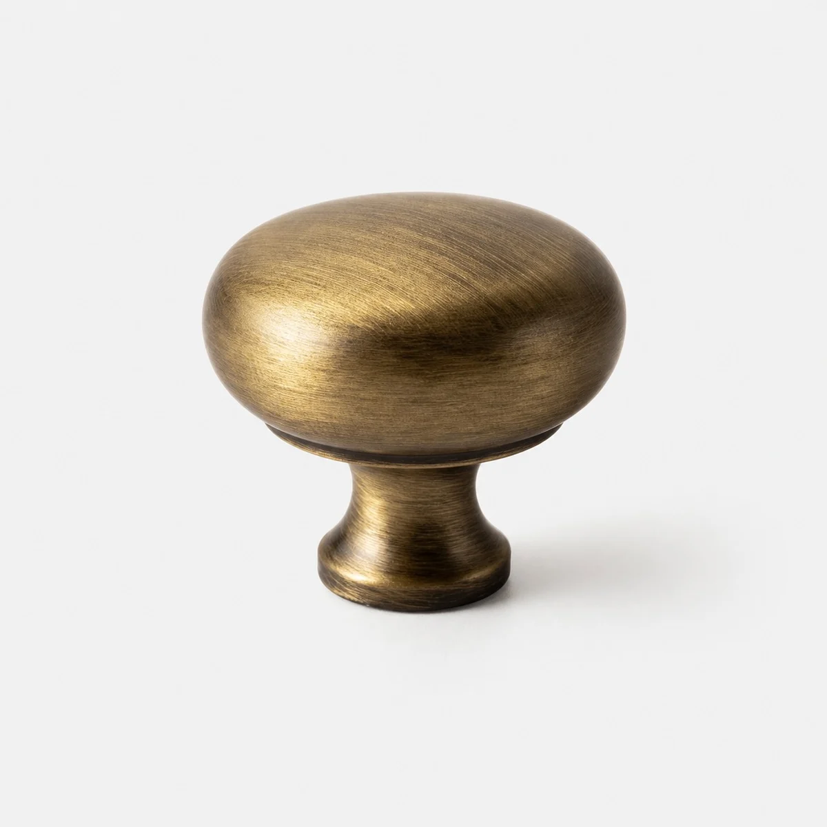 Kulatá knoflíková rukojeť z antické mosazi 30 mm / 1,18 palce