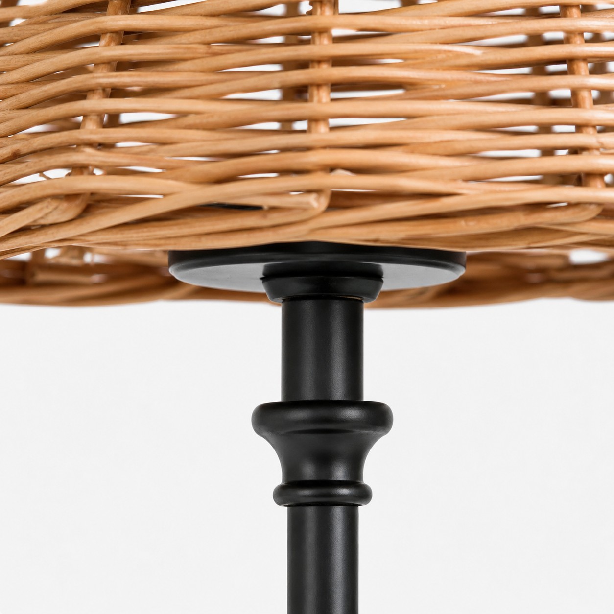Shade and holder connection