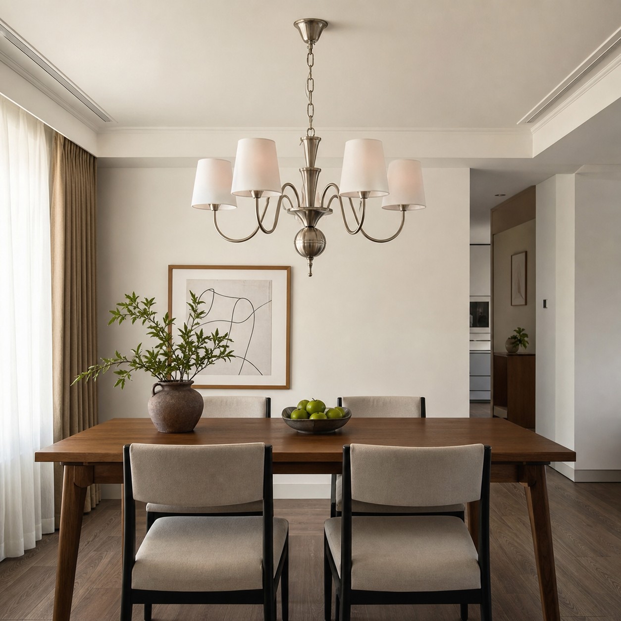Ein eleganter Blickfang an der Decke für Esszimmer, Wohnzimmer und klassische Interieurs.