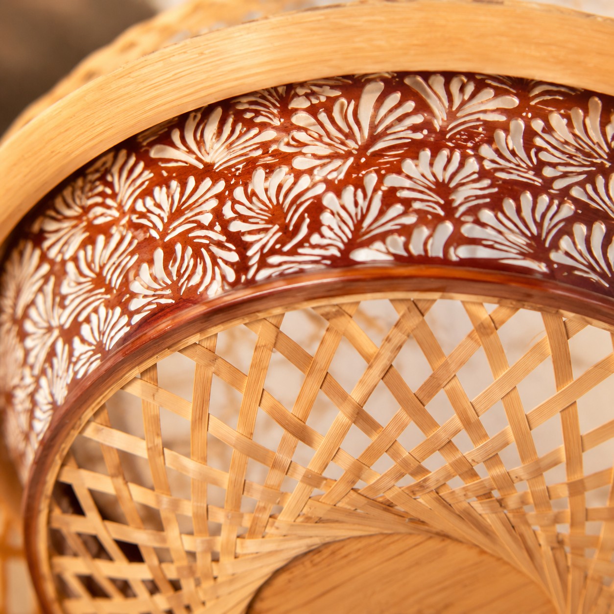 Close view of the open lattice top detail