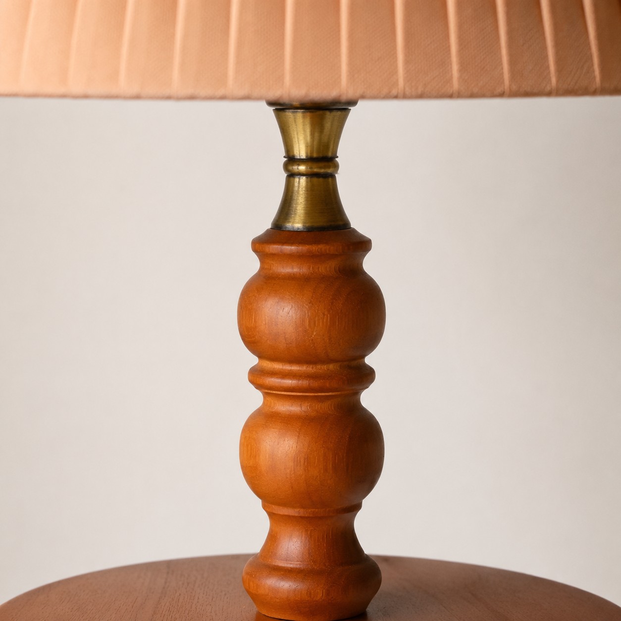 Floor lamp craftsmanship detail