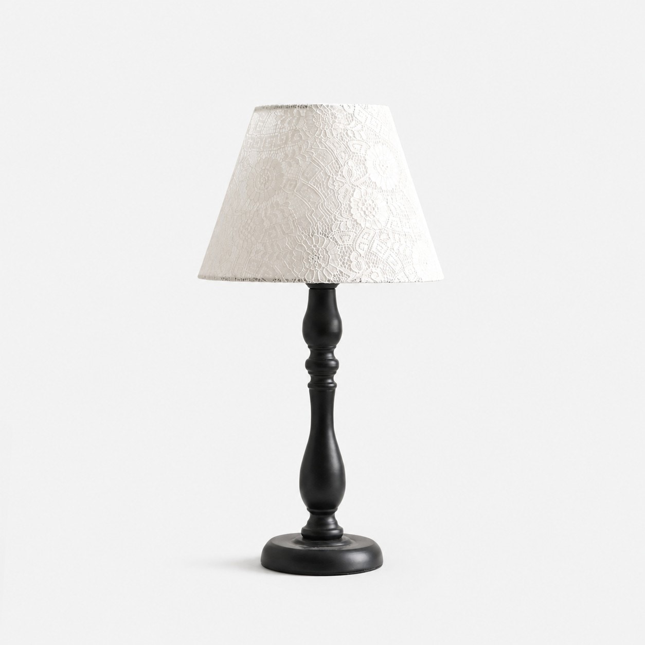 Lace Trim fabric shade table lamp